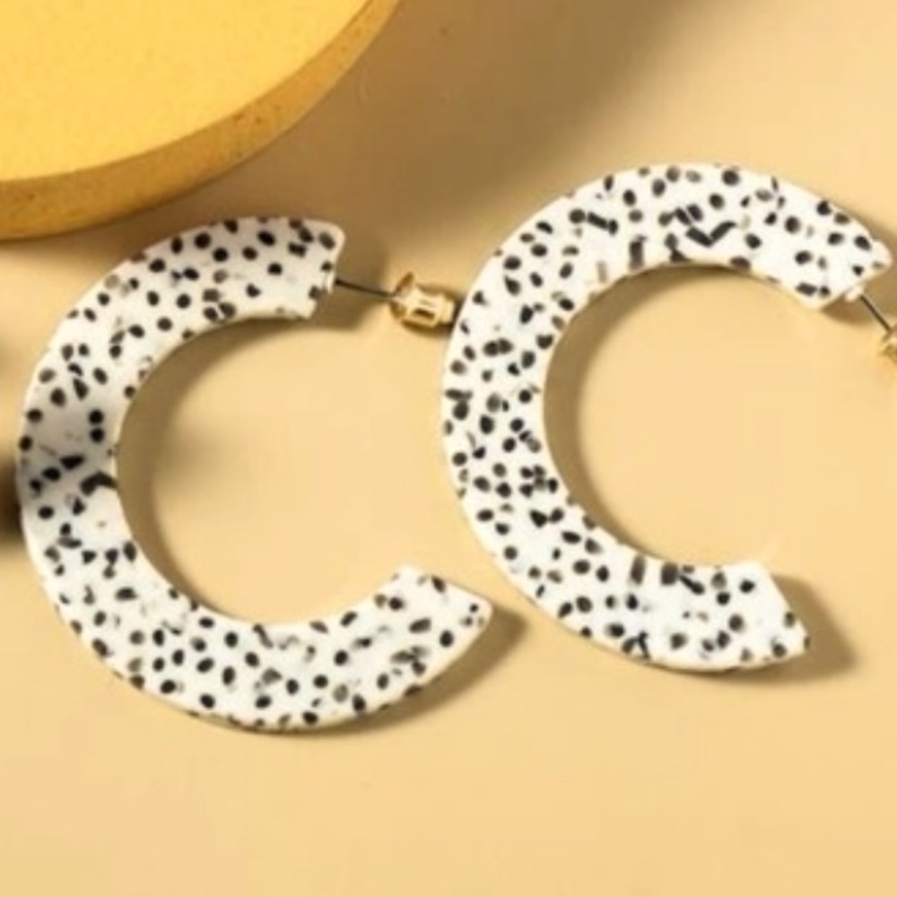 NWT Boutique Retro Spotted Hoops Open Hoop Acrylic Minimalist Earrings